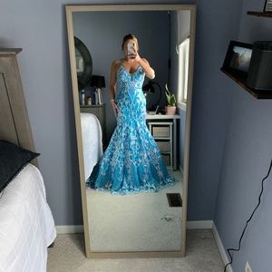 NEVER WORN PROM DRESS
